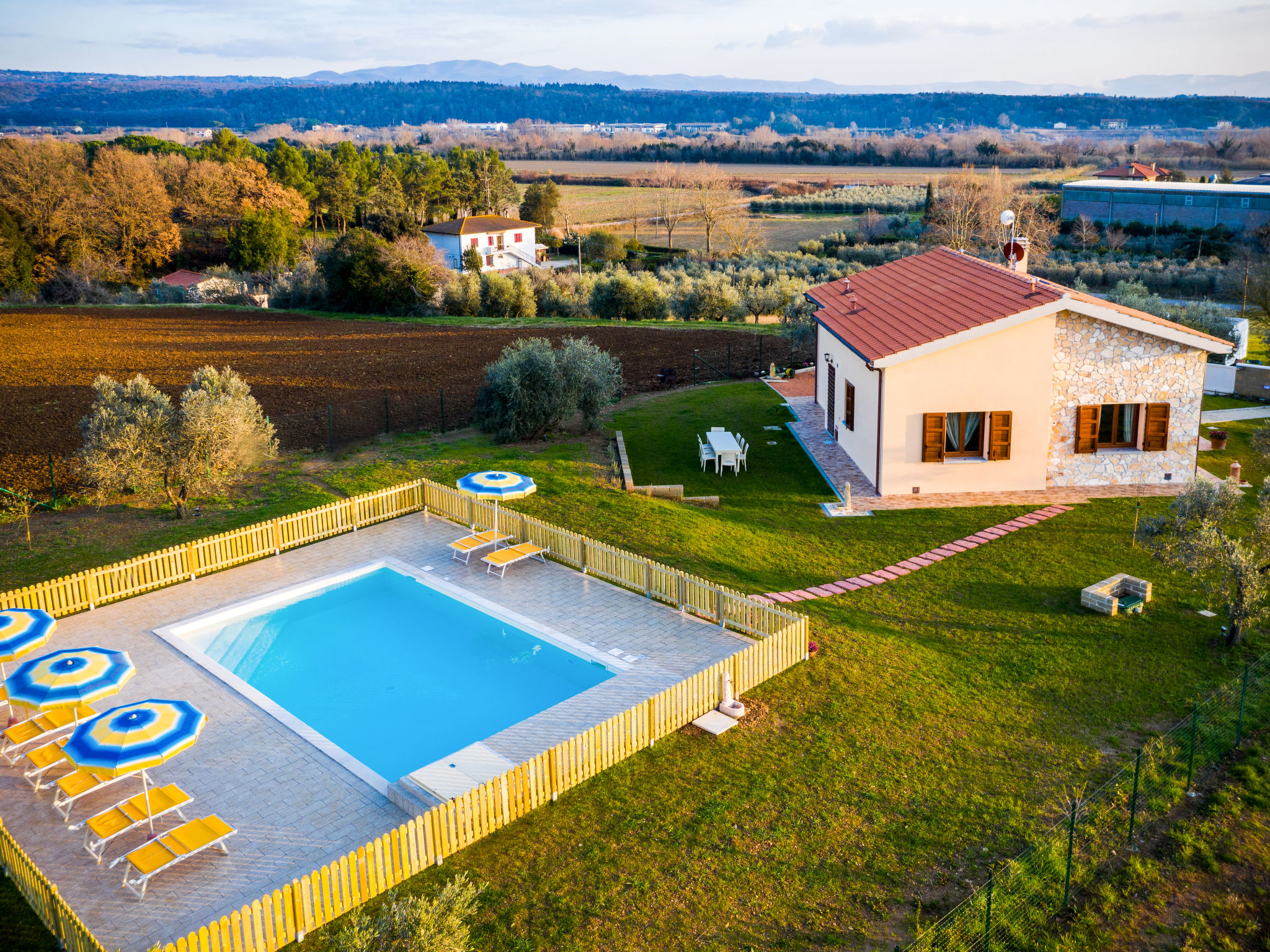 Foto 4 - Haus mit 4 Schlafzimmern in Riparbella mit privater pool und garten