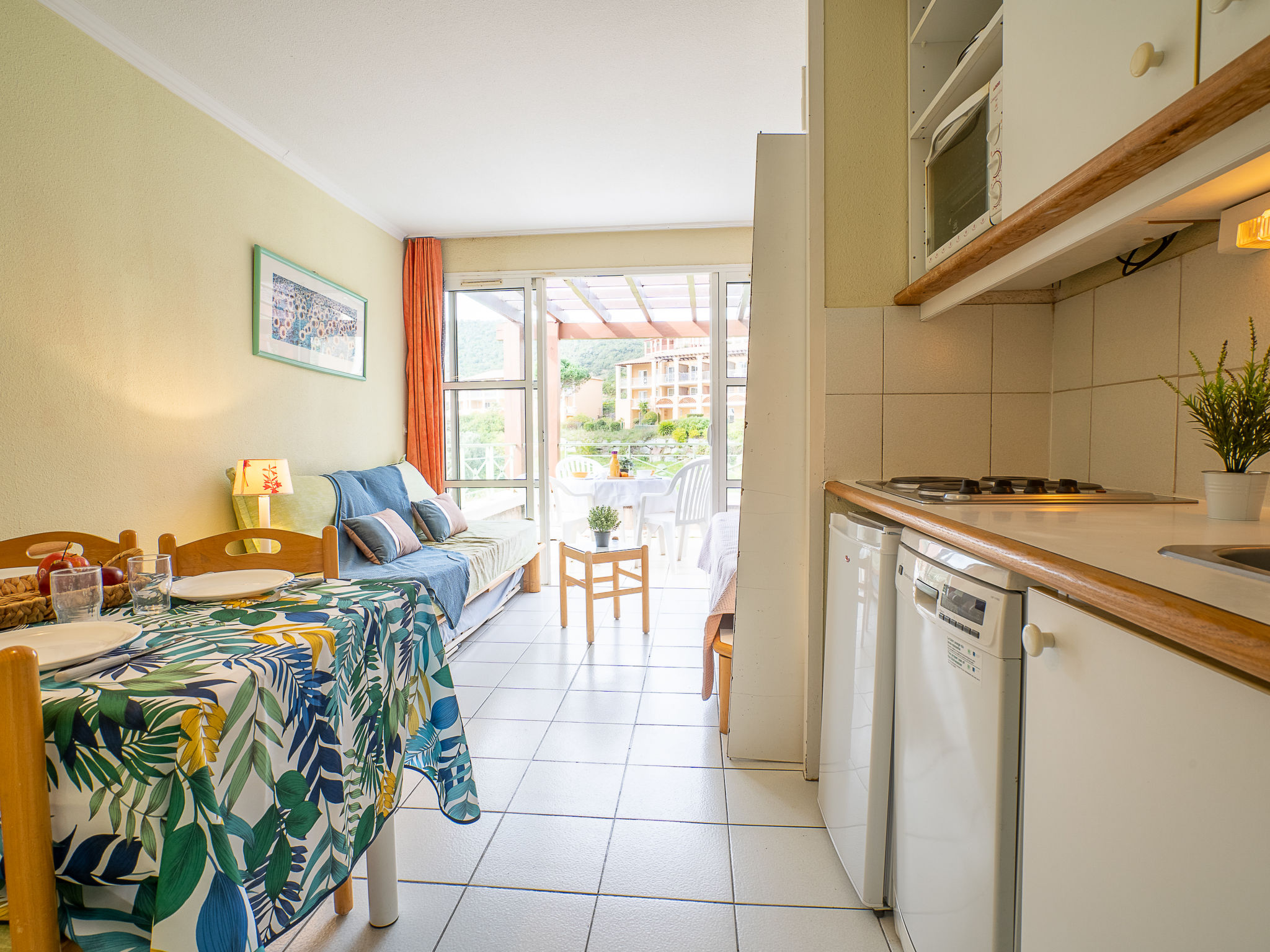 Photo 9 - 1 bedroom Apartment in Saint-Raphaël with swimming pool and garden