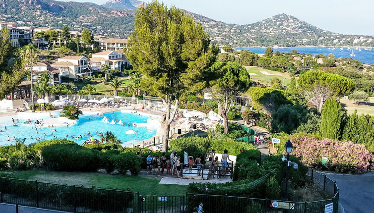 Foto 1 - Apartamento de 1 quarto em Saint-Raphaël com piscina e jardim