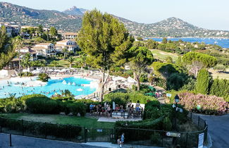 Foto 1 - Appartamento con 1 camera da letto a Saint-Raphaël con piscina e giardino