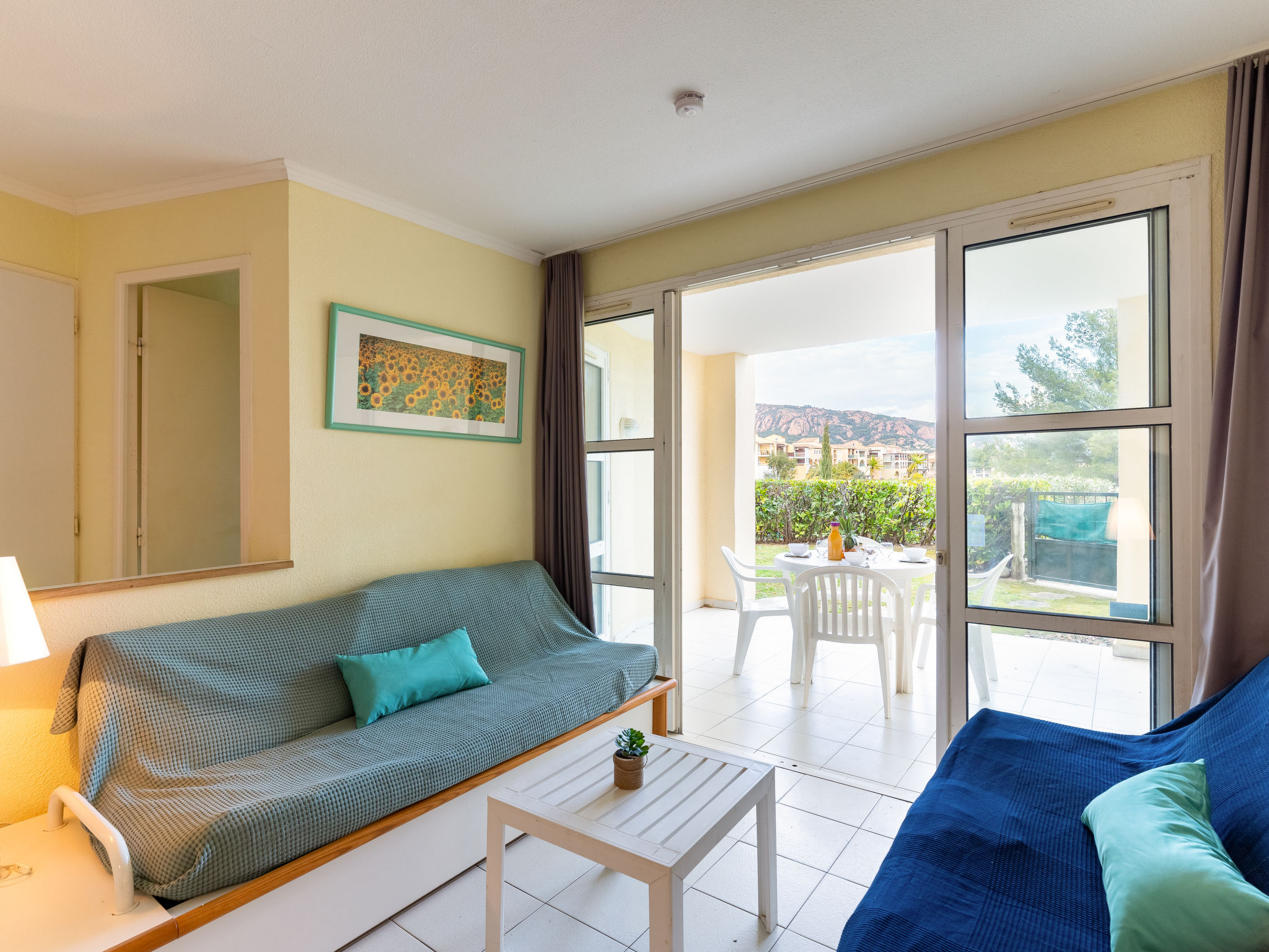Foto 6 - Apartamento de 1 quarto em Saint-Raphaël com piscina e vistas do mar
