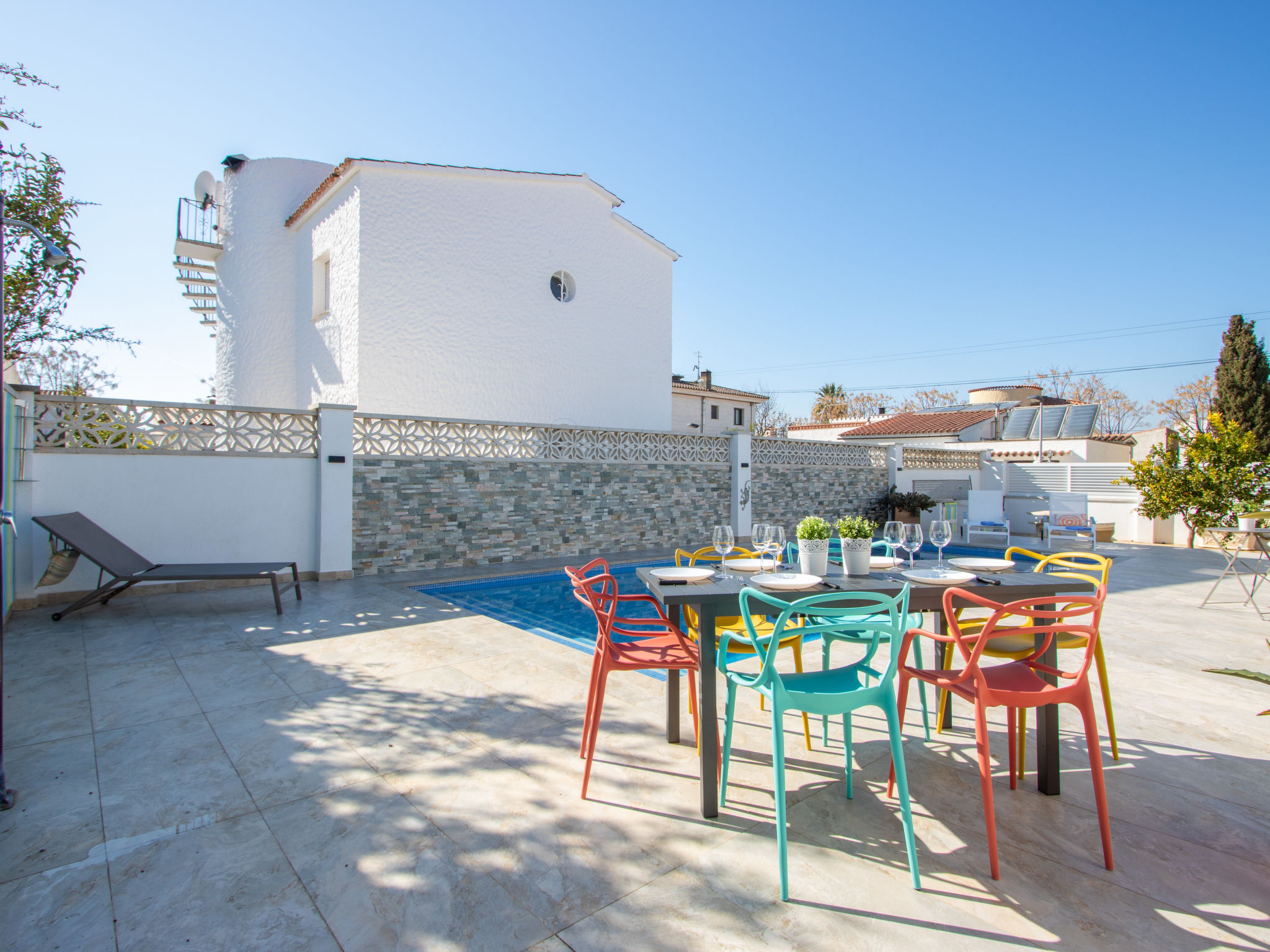 Foto 23 - Casa de 3 habitaciones en Castelló d'Empúries con piscina privada y vistas al mar