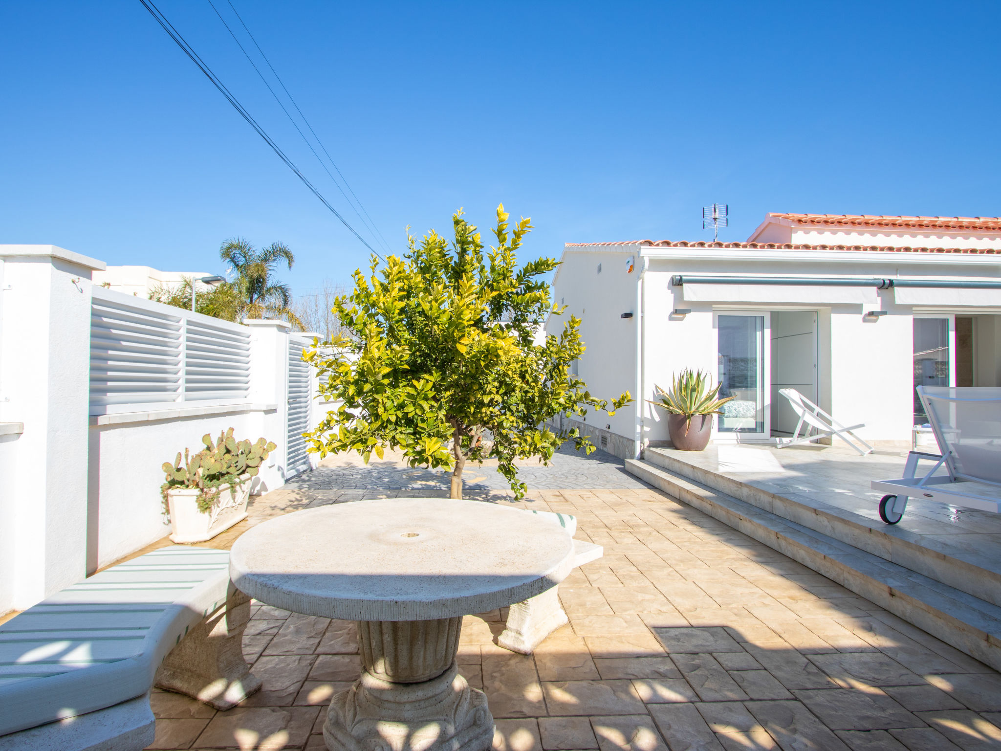 Foto 30 - Casa de 3 habitaciones en Castelló d'Empúries con piscina privada y vistas al mar