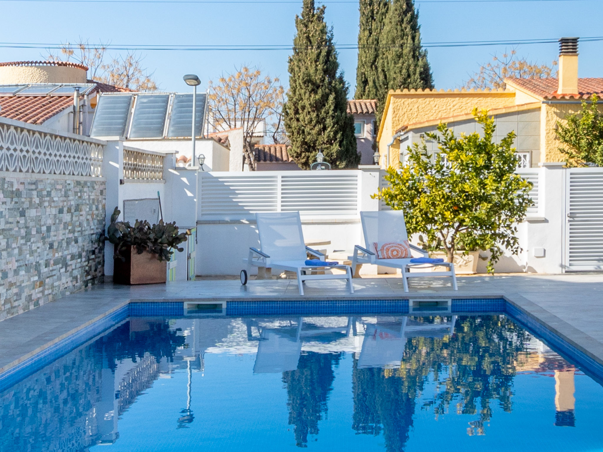 Foto 27 - Casa de 3 habitaciones en Castelló d'Empúries con piscina privada y jardín