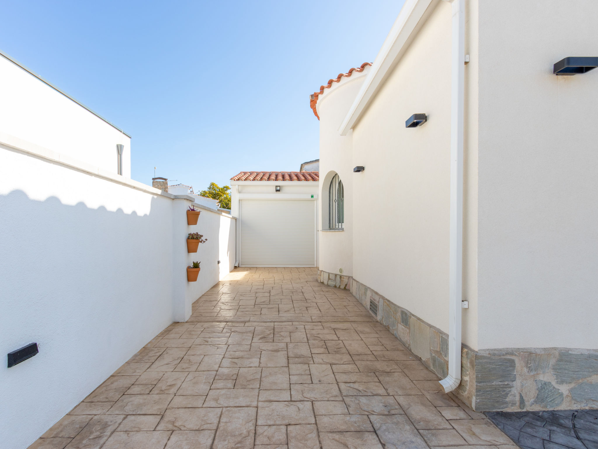 Foto 35 - Casa de 3 habitaciones en Castelló d'Empúries con piscina privada y vistas al mar