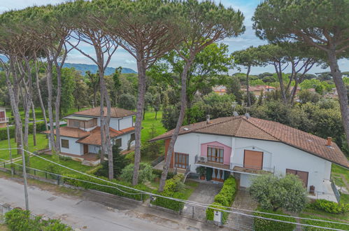 Photo 22 - 3 bedroom House in Pietrasanta with garden