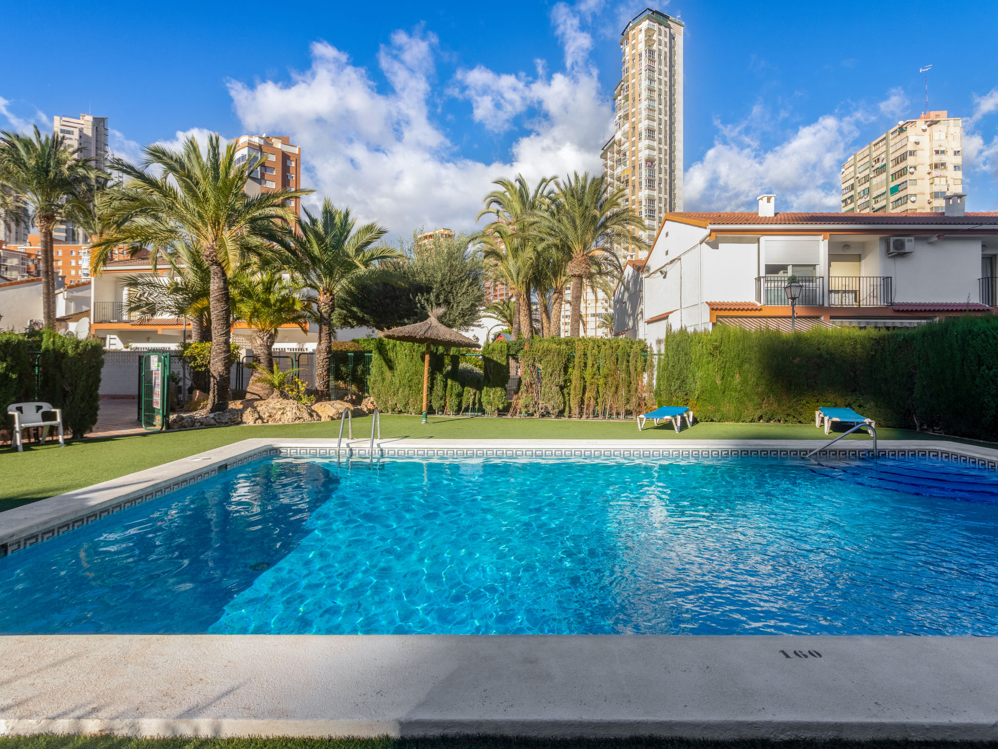 Foto 1 - Apartamento de 2 quartos em Benidorm com piscina e jardim