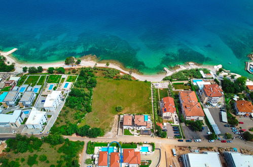 Foto 8 - Casa de 4 habitaciones en Malinska-Dubašnica con piscina privada y jardín