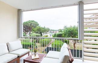 Photo 2 - 2 bedroom Apartment in Sainte-Maxime with swimming pool and sea view