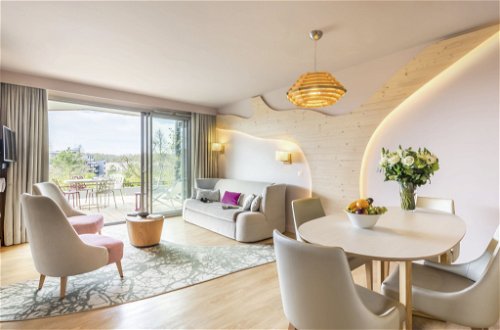 Foto 20 - Apartment mit 2 Schlafzimmern in Villeneuve-le-Comte mit schwimmbad und terrasse