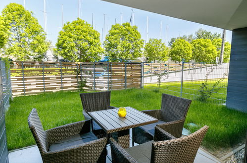 Foto 7 - Apartamento de 1 habitación en Balatonszemes con piscina y vistas a la montaña