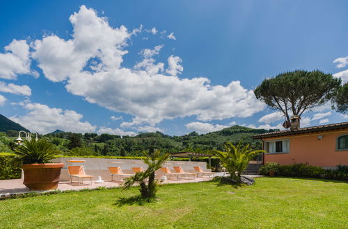 Foto 32 - Haus mit 3 Schlafzimmern in Camaiore mit privater pool und garten