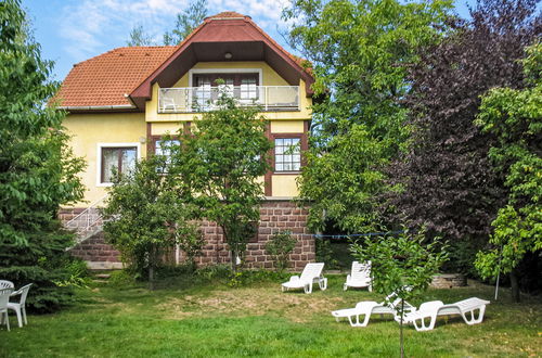 Foto 1 - Casa de 5 quartos em Balatonalmádi com jardim