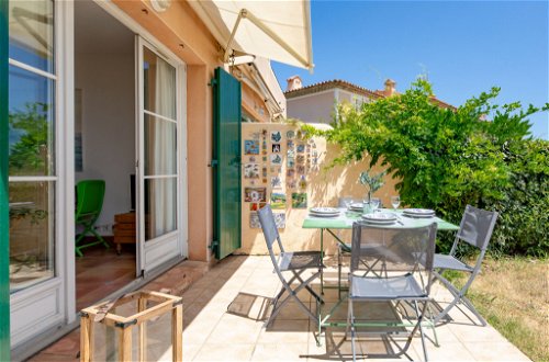 Foto 17 - Apartamento de 2 habitaciones en Roquebrune-sur-Argens con piscina privada y vistas al mar