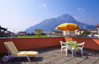 Foto 2 - Appartamento con 2 camere da letto a Dongo con terrazza e vista sulle montagne