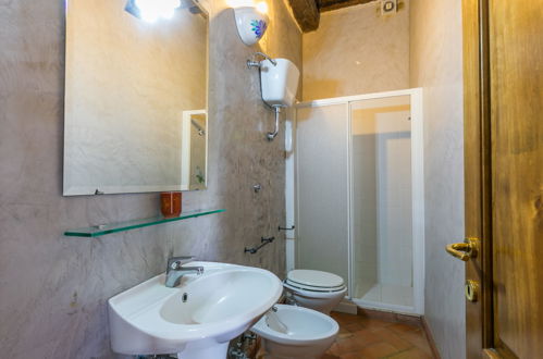 Foto 13 - Apartment mit 1 Schlafzimmer in Sorano mit schwimmbad und garten