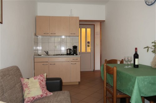 Photo 4 - 1 bedroom Apartment in Rab with garden and sea view