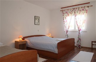 Foto 2 - Appartamento con 1 camera da letto a Rab con giardino e vista mare