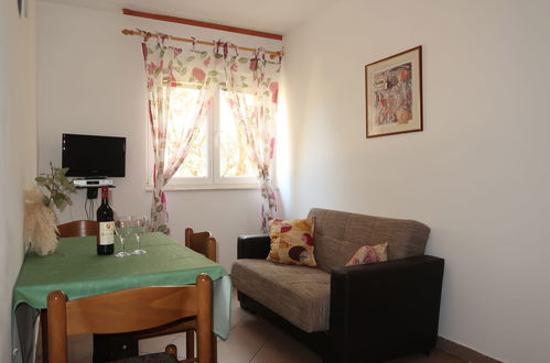 Photo 3 - 1 bedroom Apartment in Rab with garden and terrace