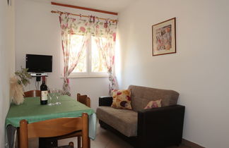 Photo 3 - 1 bedroom Apartment in Rab with garden and sea view