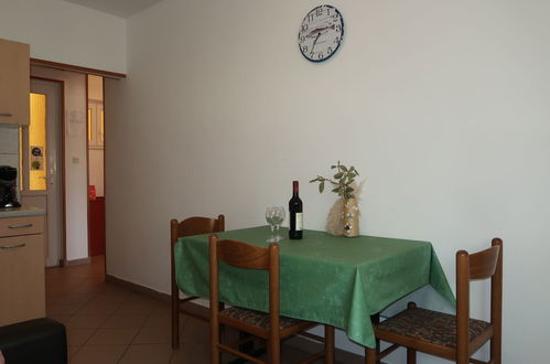 Photo 10 - 1 bedroom Apartment in Rab with garden and terrace