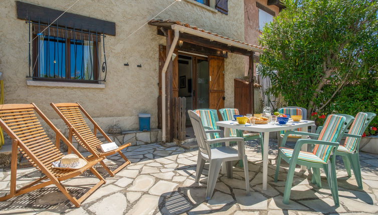 Photo 1 - Maison de 2 chambres à Saint-Cyr-sur-Mer avec jardin et terrasse