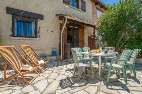 Photo 1 - Maison de 2 chambres à Saint-Cyr-sur-Mer avec jardin et terrasse