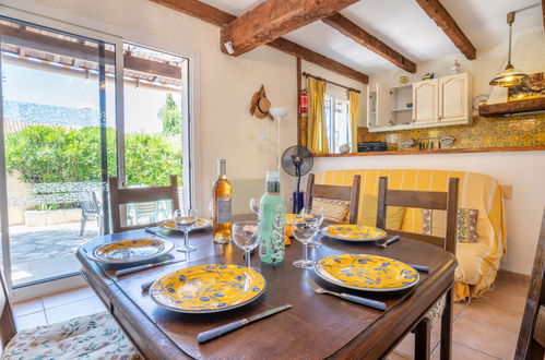 Photo 9 - 2 bedroom House in Saint-Cyr-sur-Mer with garden and terrace