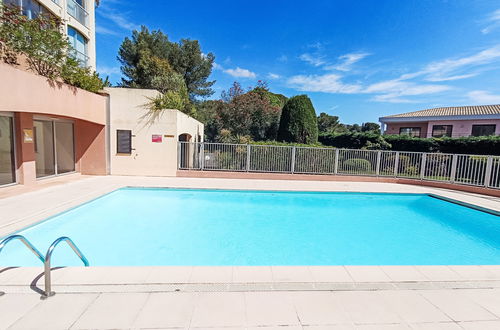 Photo 24 - 1 bedroom Apartment in Saint-Raphaël with swimming pool