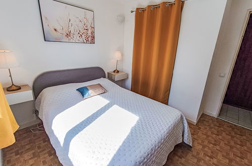 Photo 8 - 1 bedroom Apartment in Saint-Raphaël with swimming pool