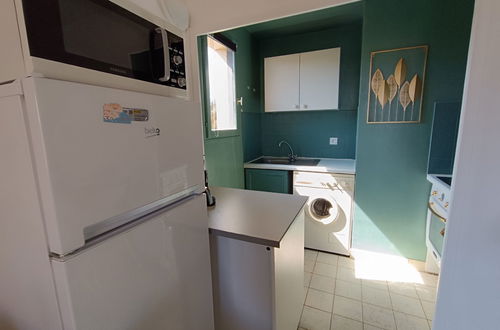 Photo 15 - 1 bedroom Apartment in Saint-Raphaël with swimming pool
