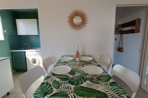 Photo 2 - 1 bedroom Apartment in Saint-Raphaël with swimming pool