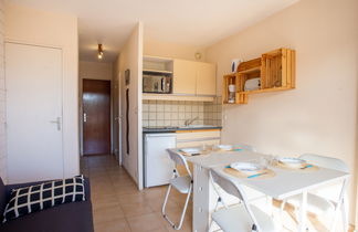 Photo 3 - Apartment in Bormes-les-Mimosas with swimming pool and garden