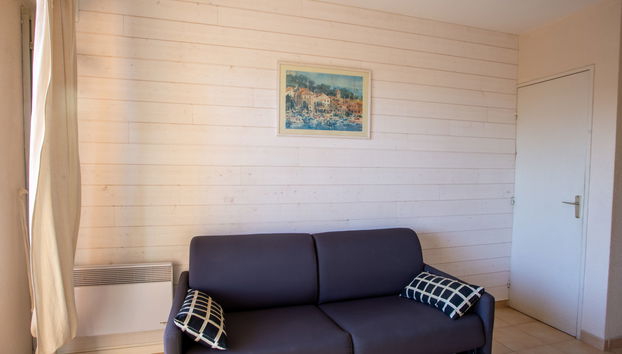 1 bedroom Apartment in Bormes-les-Mimosas with swimming pool and garden - Photo 2