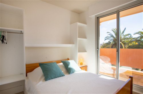 Foto 3 - Apartamento de 1 habitación en Bormes-les-Mimosas con piscina y vistas al mar