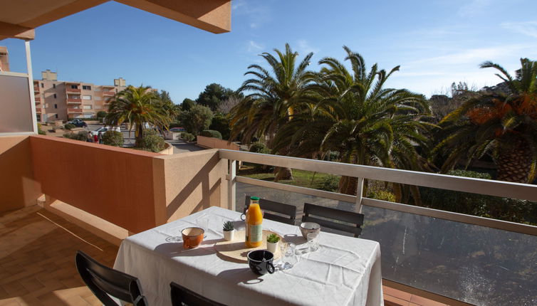 Foto 1 - Apartamento de 1 quarto em Bormes-les-Mimosas com piscina e vistas do mar