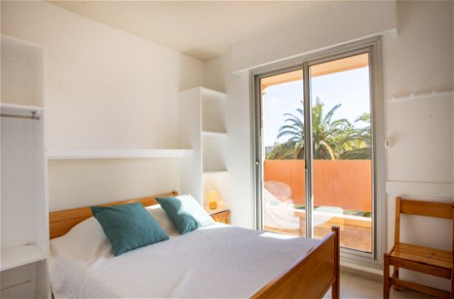Photo 11 - 1 bedroom Apartment in Bormes-les-Mimosas with swimming pool and sea view