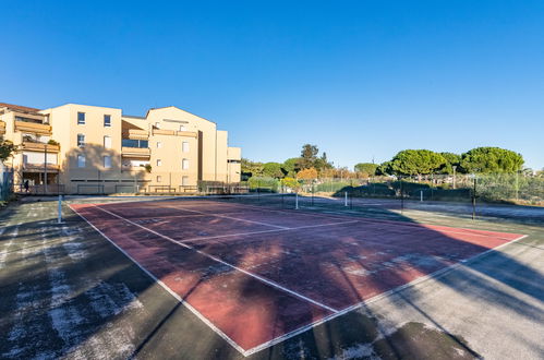 Foto 19 - Appartamento con 1 camera da letto a Bormes-les-Mimosas con piscina e giardino