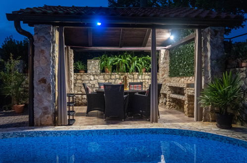 Foto 33 - Casa de 3 quartos em Dobrinj com piscina privada e terraço