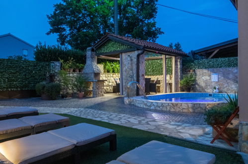 Photo 31 - Maison de 3 chambres à Dobrinj avec piscine privée et terrasse