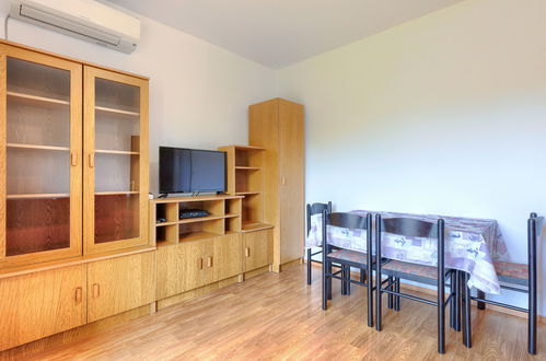 Foto 3 - Apartamento de 1 quarto em Umag com jardim e terraço