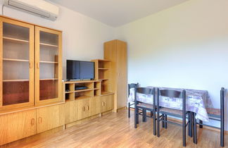 Foto 3 - Apartamento de 1 quarto em Umag com jardim e vistas do mar