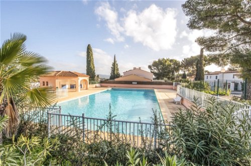 Foto 1 - Casa de 2 habitaciones en Cavalaire-sur-Mer con piscina y terraza
