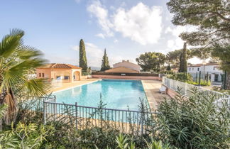 Foto 1 - Casa con 2 camere da letto a Cavalaire-sur-Mer con piscina e vista mare