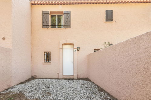 Foto 19 - Haus mit 2 Schlafzimmern in Cavalaire-sur-Mer mit schwimmbad und blick aufs meer