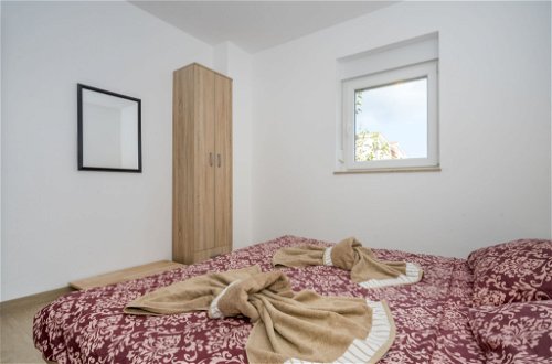 Foto 6 - Appartamento con 1 camera da letto a Ližnjan con giardino e terrazza