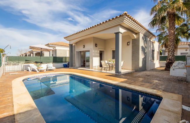 Casa de 4 quartos em Deltebre com piscina privada e jardim - Foto 2