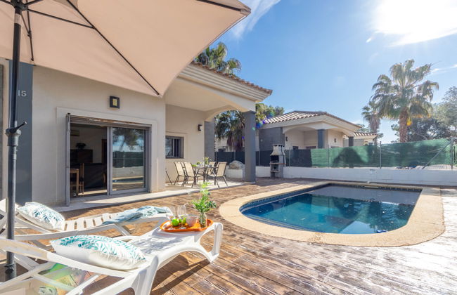 Casa de 4 quartos em Deltebre com piscina privada e jardim - Foto 1