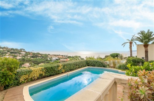 Foto 26 - Casa de 4 habitaciones en Roquebrune-sur-Argens con piscina privada y vistas al mar
