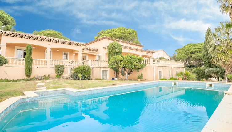 Foto 1 - Casa de 4 habitaciones en Roquebrune-sur-Argens con piscina privada y vistas al mar